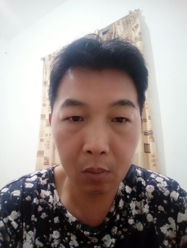 繁华哀伤的第一张照片--福建婚介网