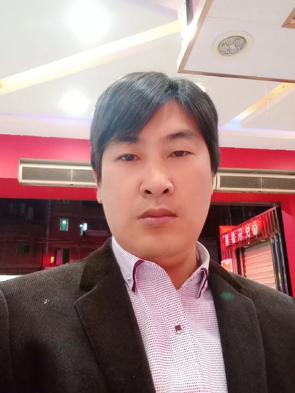 奔跑的第二张照片--福建婚介网