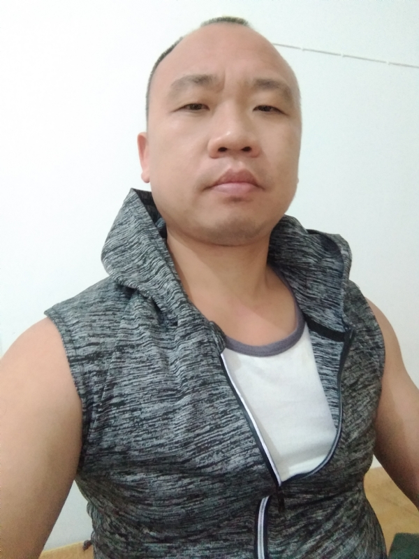 whm的第二张照片--福建婚介网