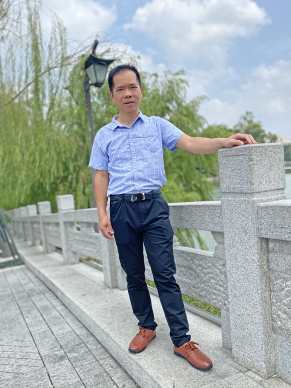 奇峰向阳的第一张照片--福建婚介网