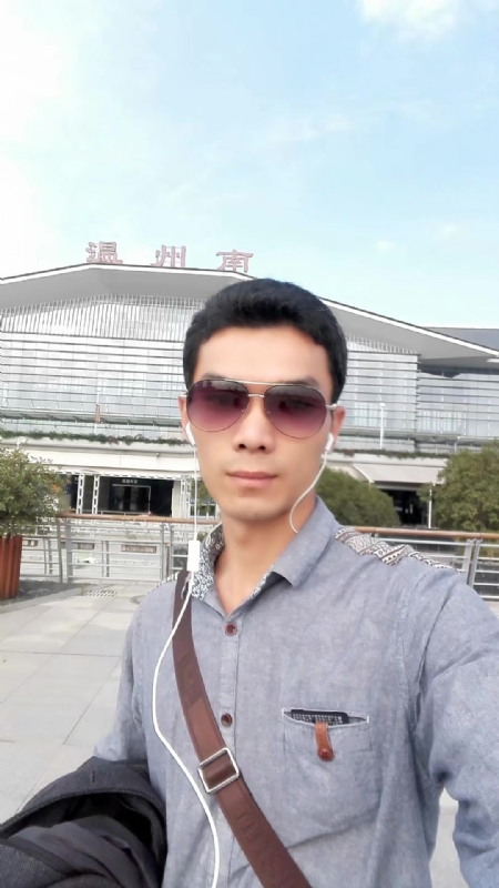 错把真心喂了狗的第三张照片--福建婚介网