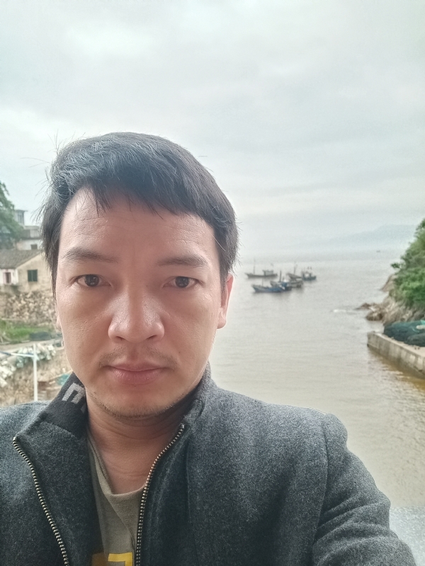 啊亮的第一张照片--福建婚介网