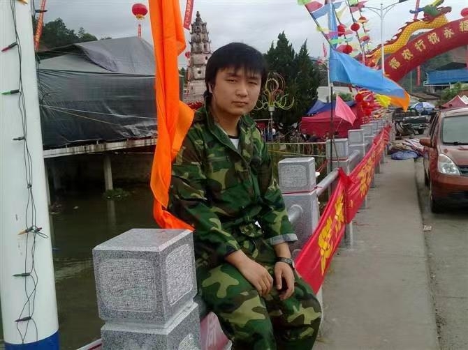 如影随形的第二张照片--福建婚介网